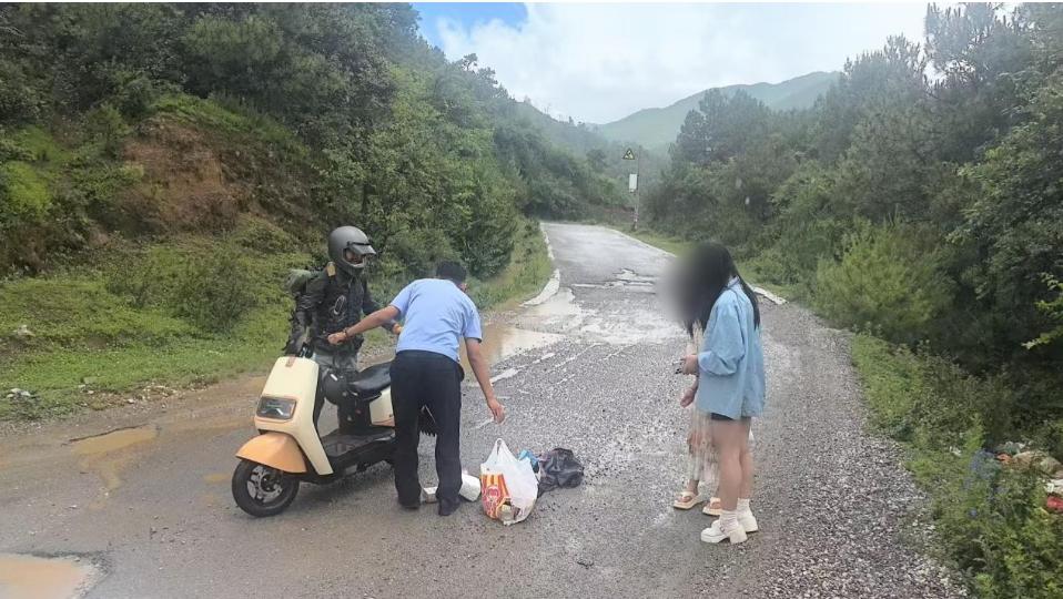 麗江警方：風(fēng)雨中堅(jiān)守 危難處護(hù)航