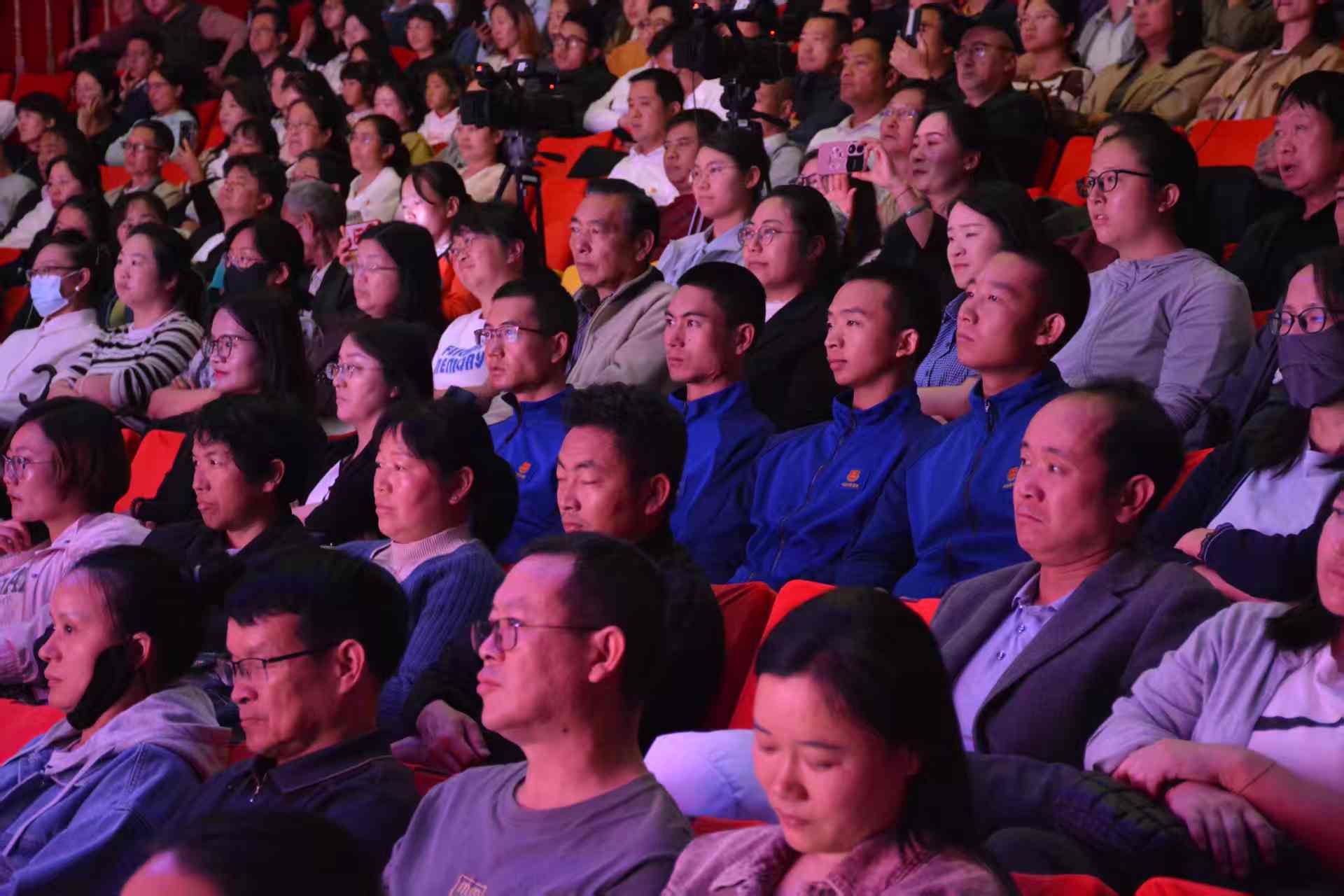 不止視聽(tīng)盛宴！麗江這場(chǎng)演出把民族團(tuán)結(jié)與清廉故事唱進(jìn)心里